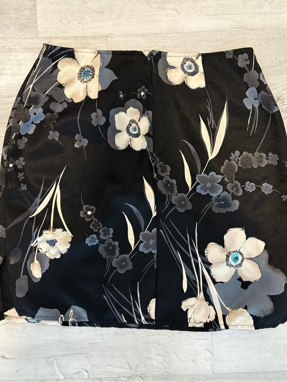 Vintage Floral Mini Skirt - Picture 2 of 4